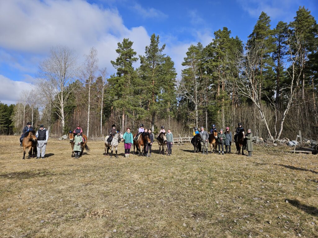 Läs mer om artikeln Påskritt med äggjakt | 21 april 2025