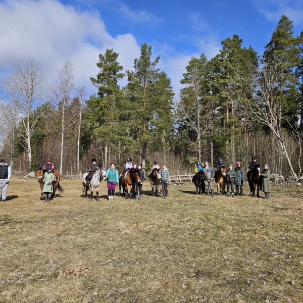 Påskritt med äggjakt | 21 april 2025